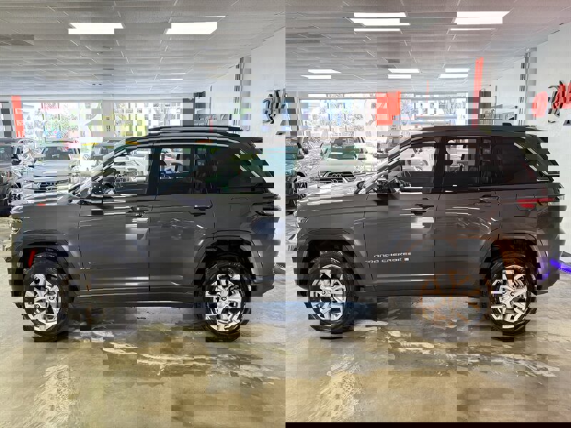 Used 2022 Jeep Grand Cherokee Limited image 4