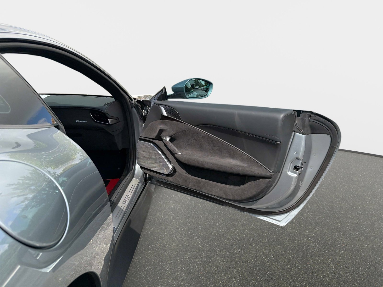 Used 2022 Ferrari Roma image 24