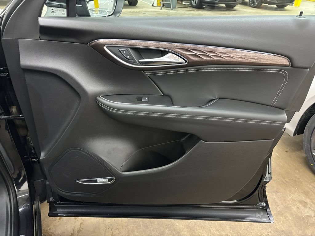 Used 2022 Buick Envision Avenir w/ Technology Package II FWD image 19
