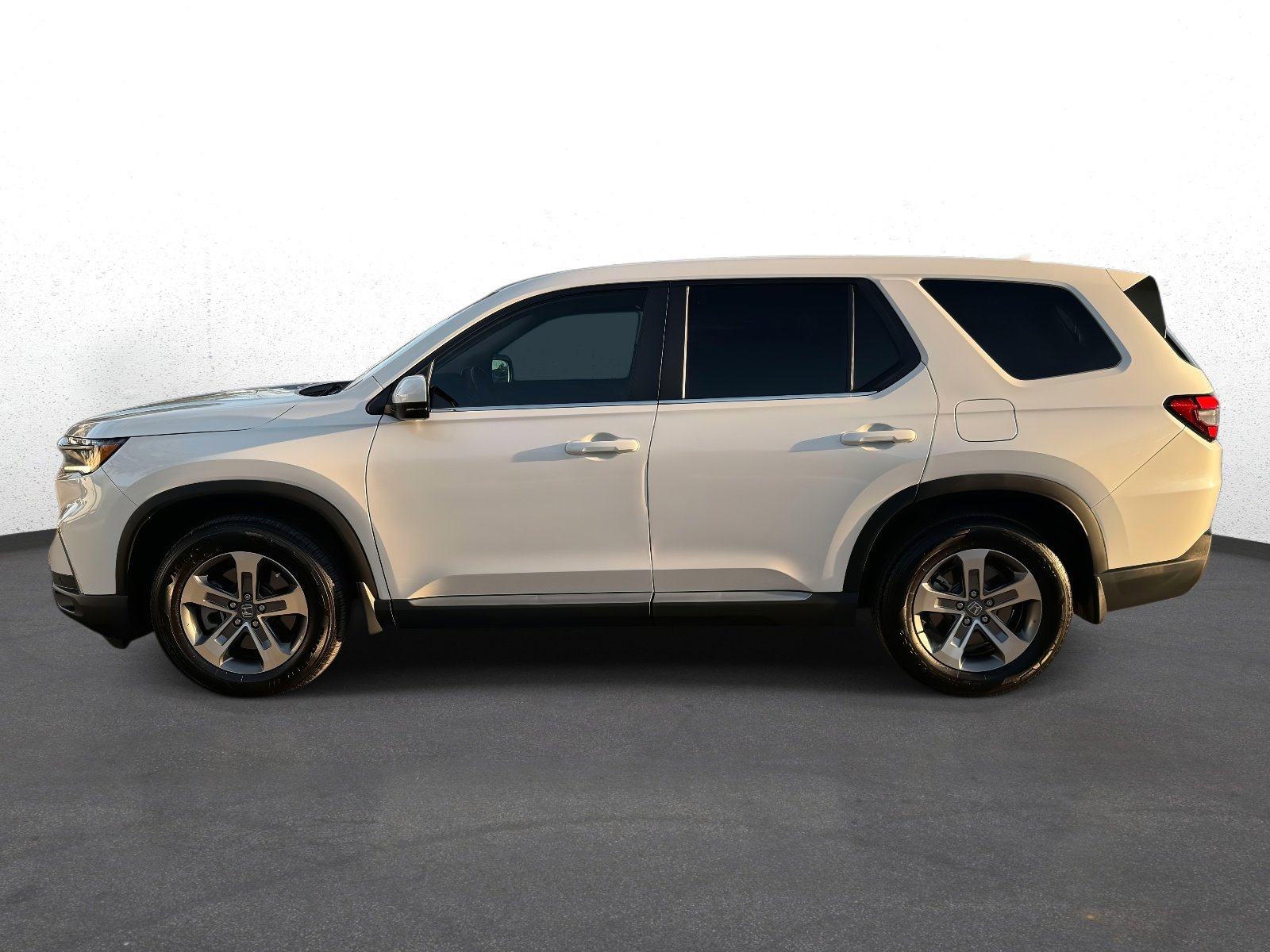 Used 2023 Honda Pilot EX-L image 6