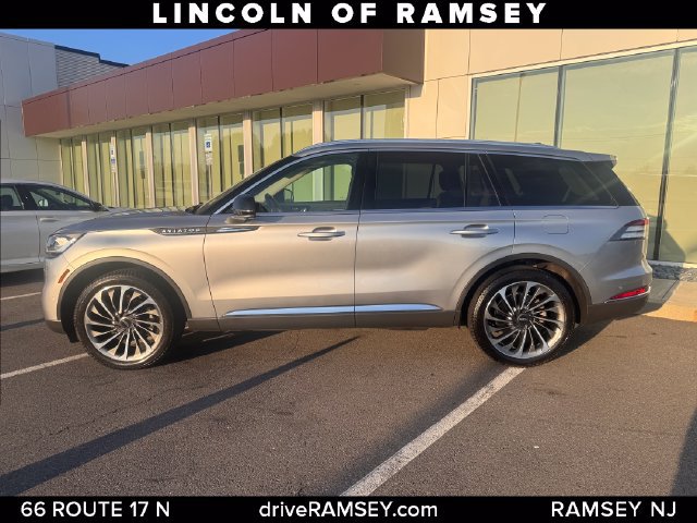 Certified 2021 Lincoln Aviator Reserve AWD/4WD image 2