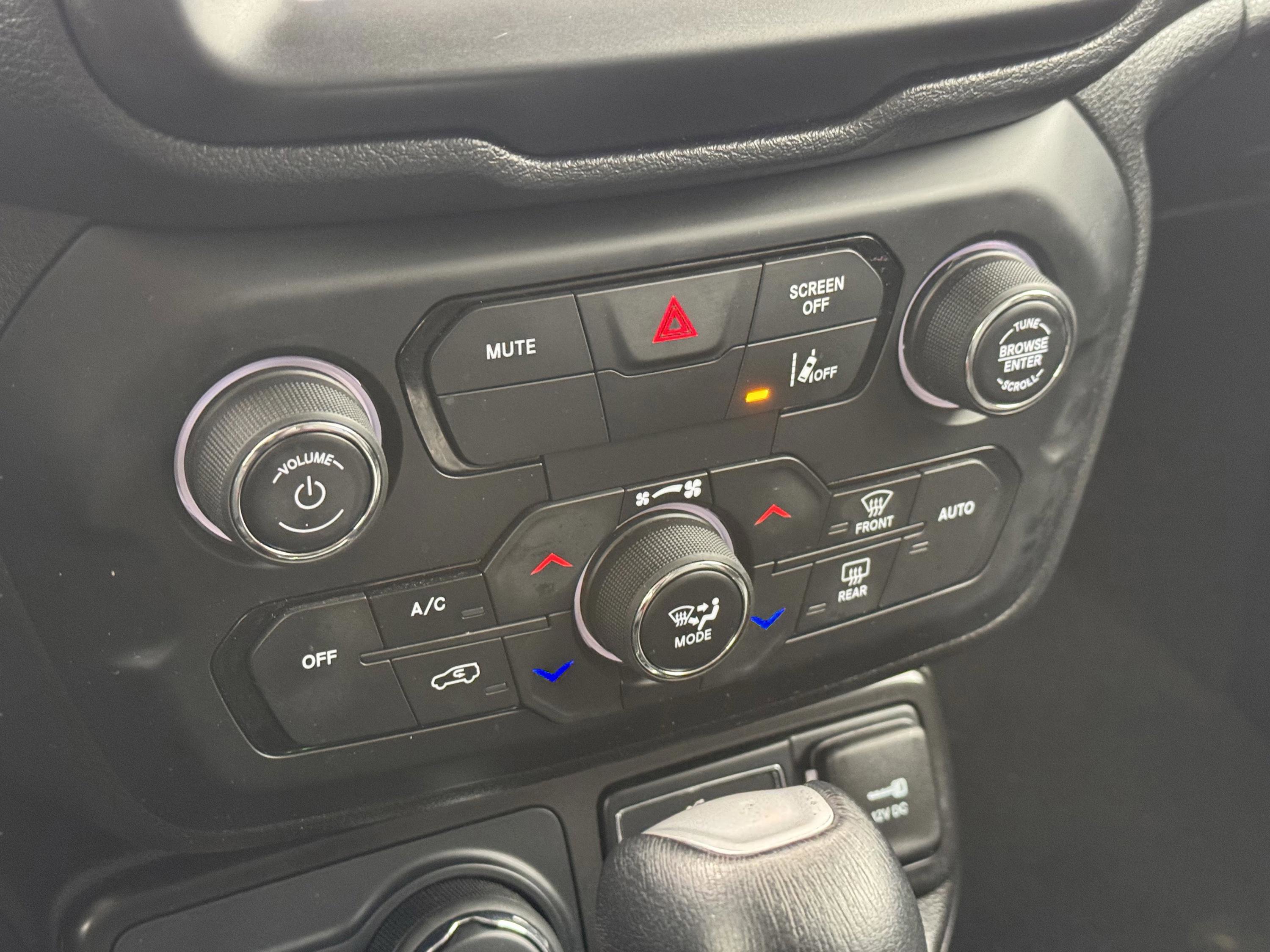 Used 2023 Jeep Renegade Limited image 22