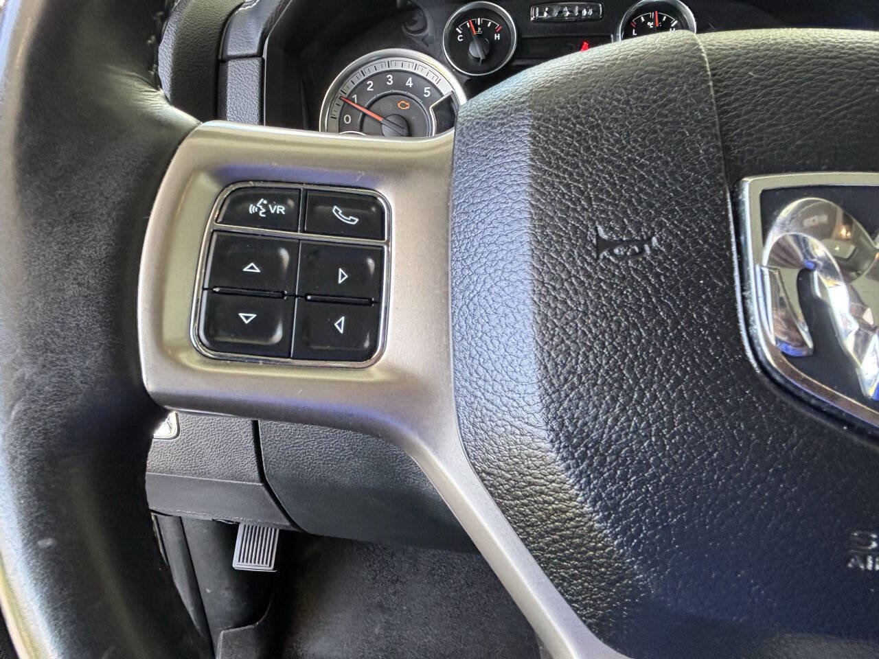 Used 2016 RAM 1500 Laramie w/ Convenience Group AWD/4WD image 18