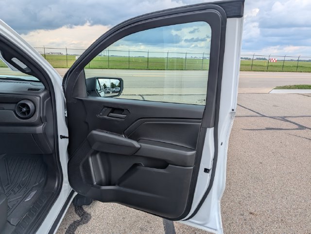 Used 2023 Chevrolet Colorado W/T RWD image 5