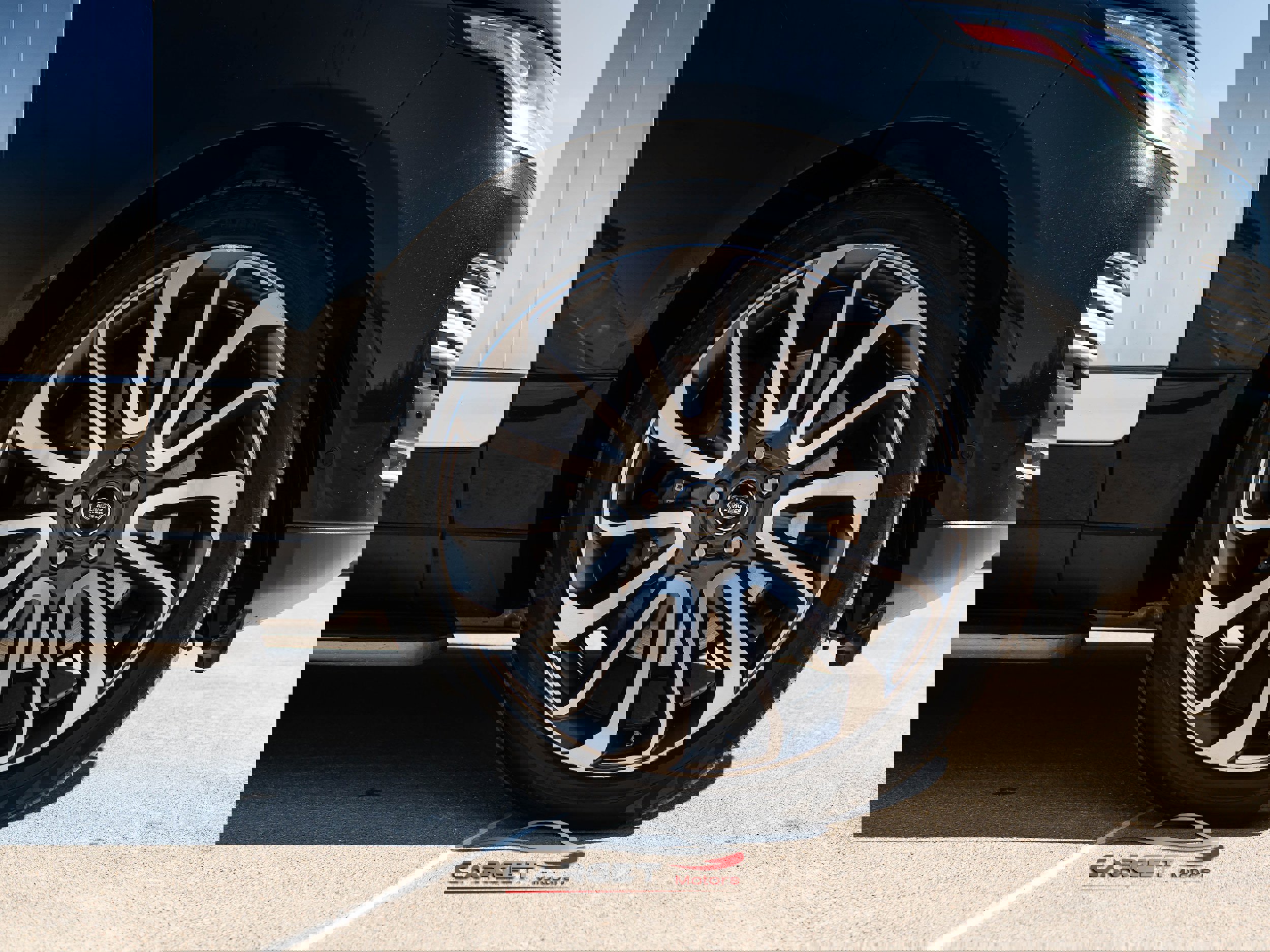 Used 2019 Land Rover Range Rover Autobiography image 9