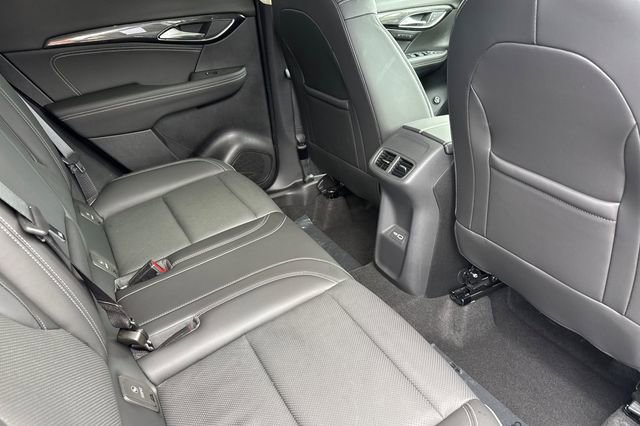Used 2023 Buick Envision Essence AWD/4WD image 18