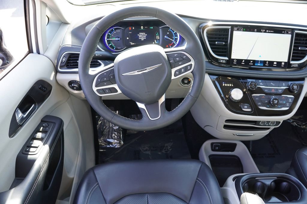 Certified 2024 Chrysler Pacifica Limited FWD image 21