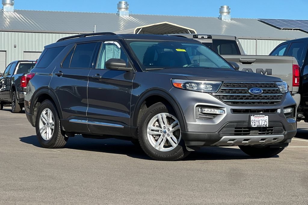 Used 2022 Ford Explorer XLT w/ Equipment Group 202A RWD image 2
