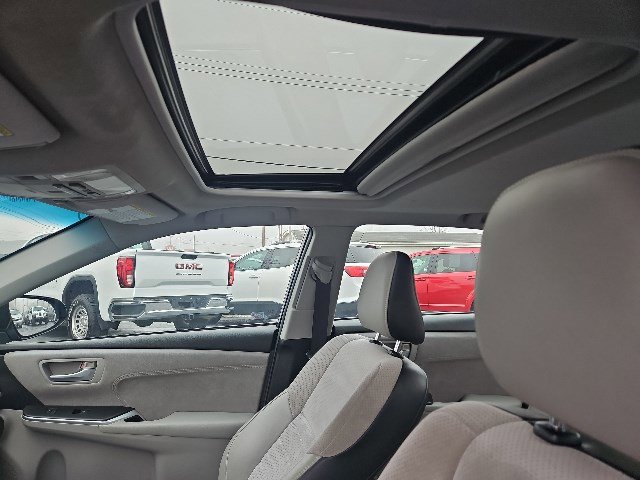 Used 2015 Toyota Camry LE image 5