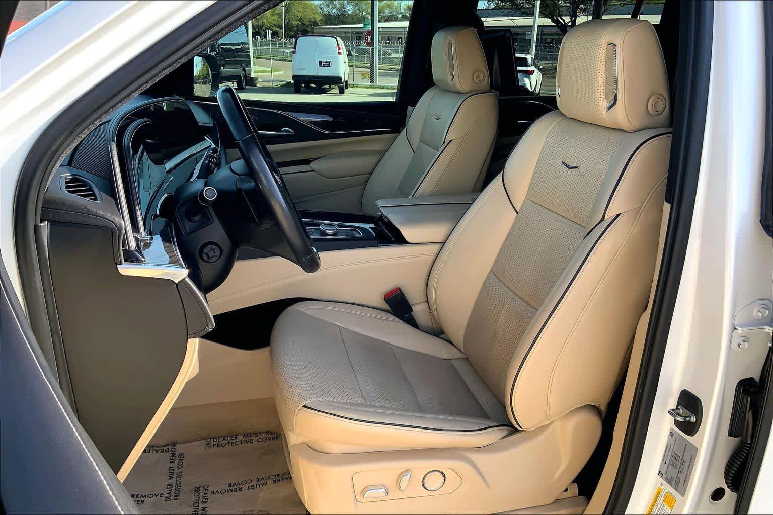 Used 2021 Cadillac Escalade ESV Premium Luxury w/ LPO, Illumination Package RWD image 8