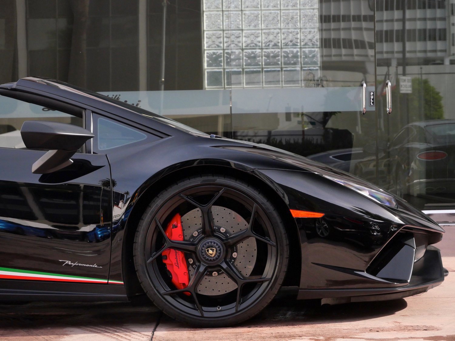 Used 2018 Lamborghini Huracan Performante image 9