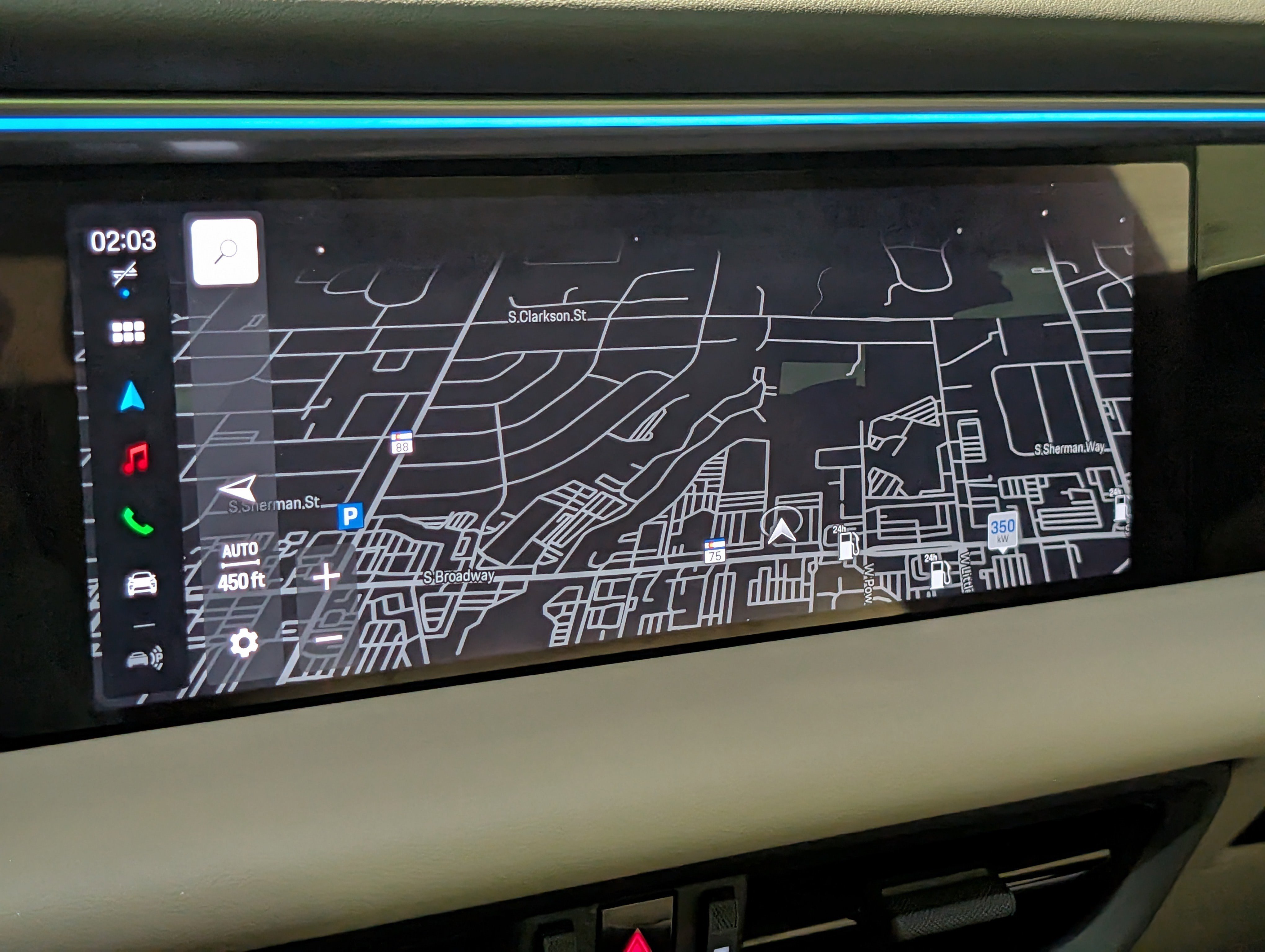 Certified 2025 Porsche Macan Electric image 35