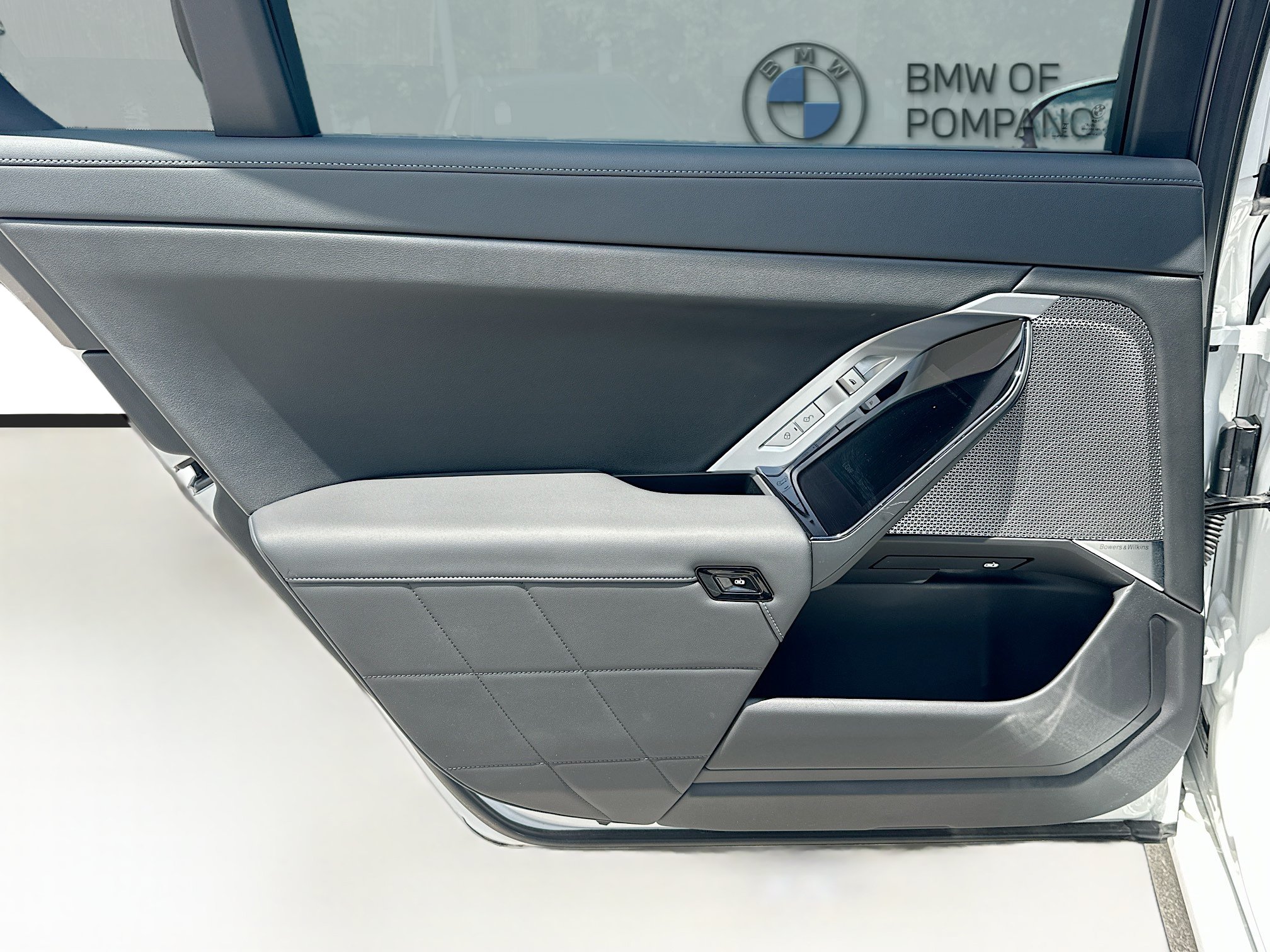 Used 2023 BMW 740i w/ Parking Assistance Package RWD image 23