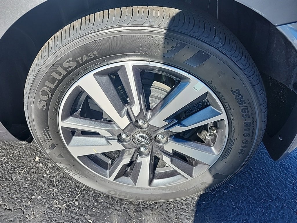 Used 2025 Nissan Versa S w/ S Plus Package image 12
