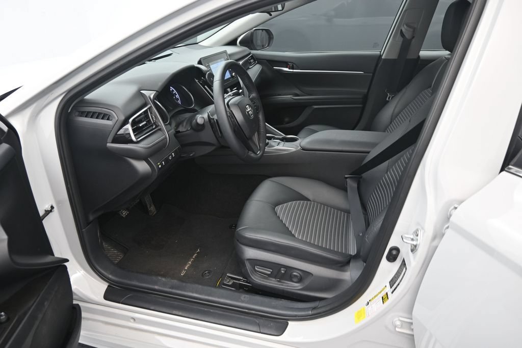 Used 2023 Toyota Camry SE FWD image 16