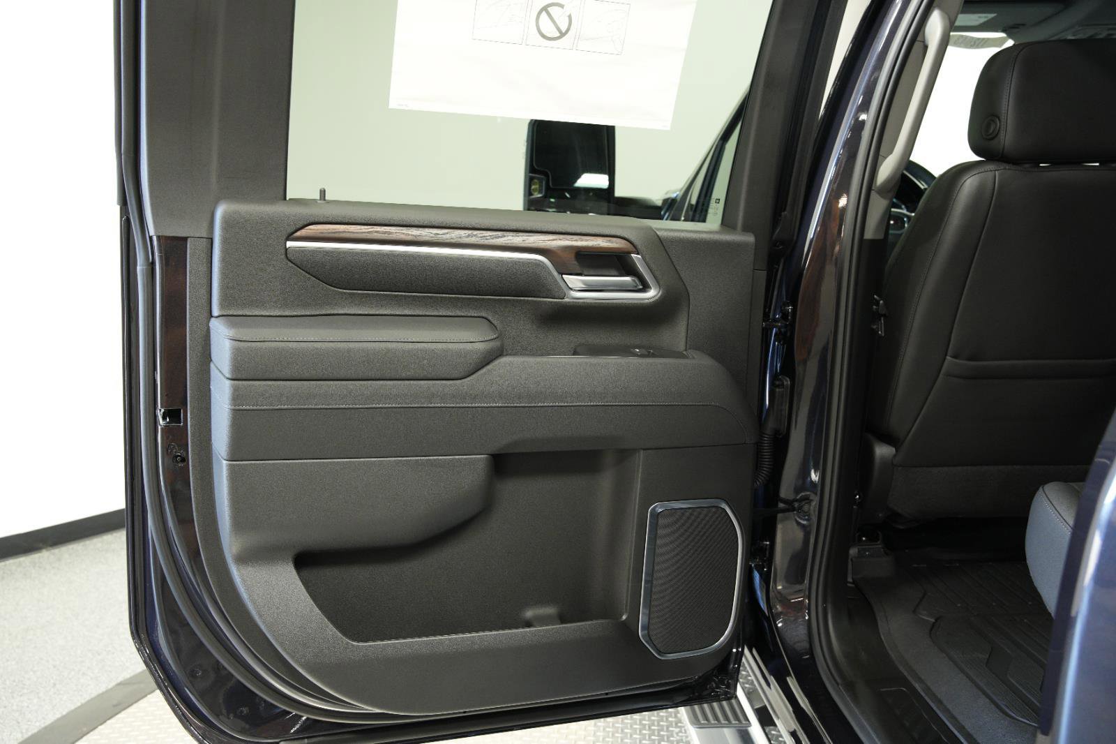 New 2025 GMC Sierra 2500 SLT w/ SLT Premium Package image 19