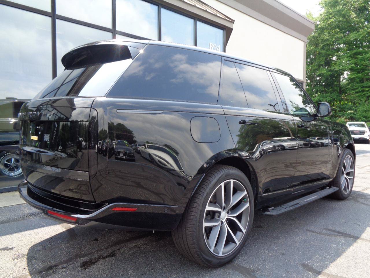 Used 2024 Land Rover Range Rover SE AWD/4WD image 5