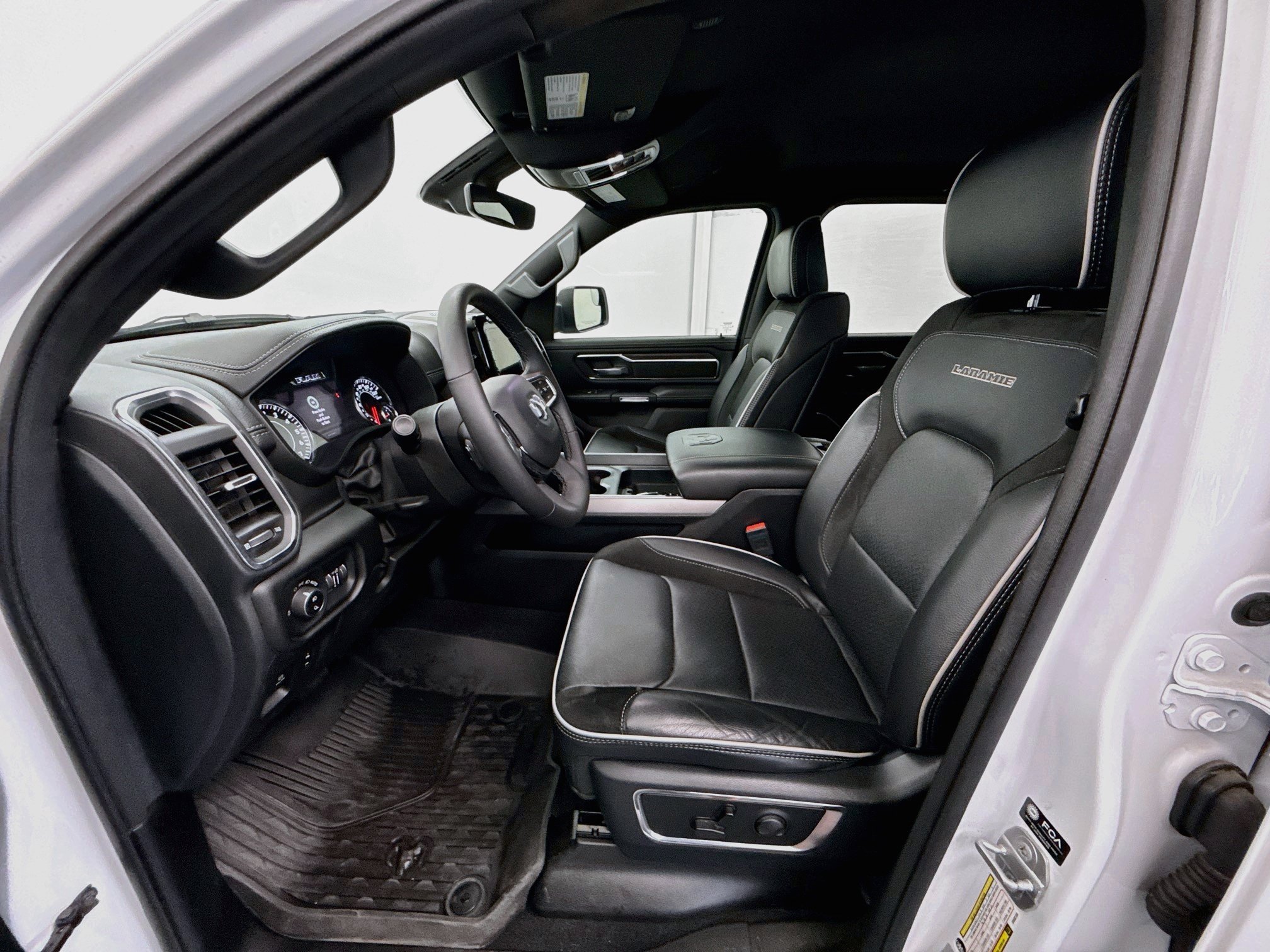 Used 2025 RAM 1500 Laramie AWD/4WD image 13
