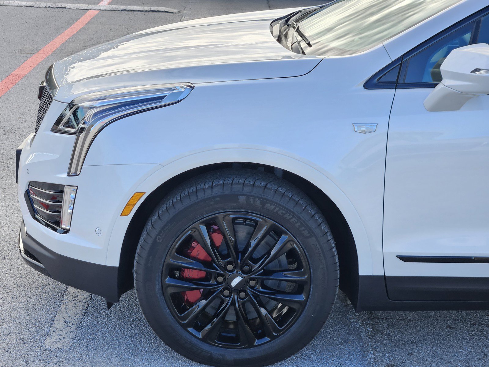 New 2026 Cadillac XT5 Sportv w/ LPO, Onyx Lite Package AWD/4WD image 6