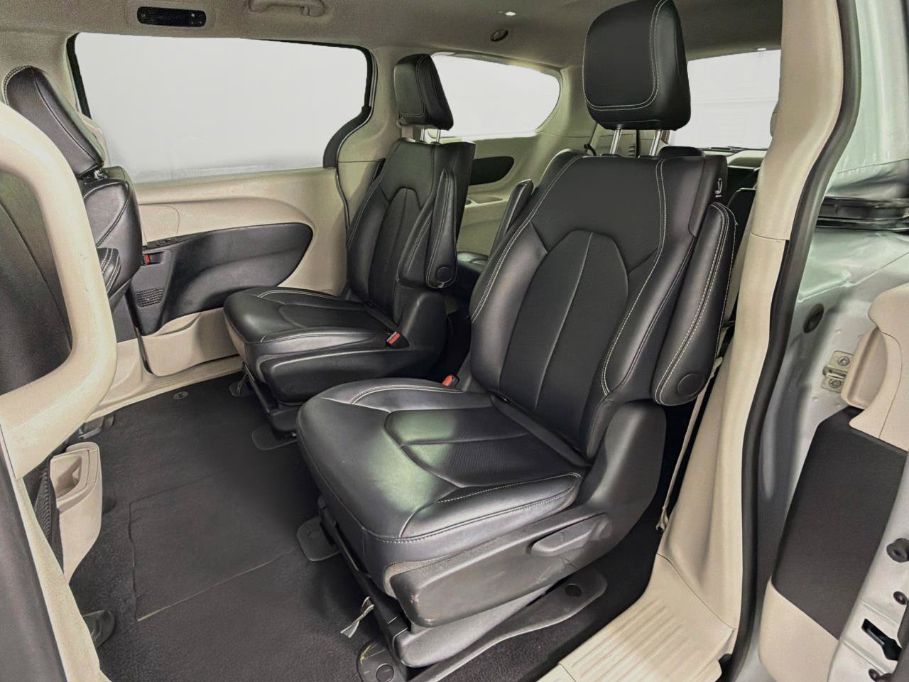 Used 2024 Chrysler Pacifica Limited FWD image 37