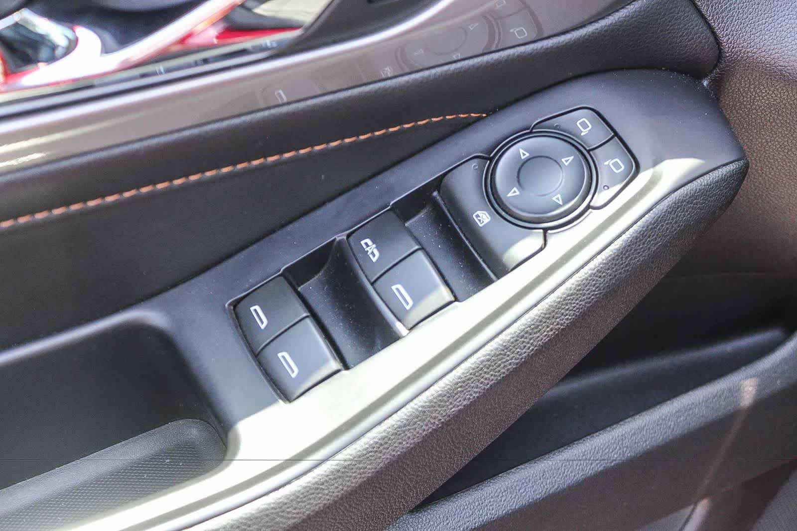 Used 2018 Chevrolet Traverse LT w/ LPO, Cargo Package FWD image 26