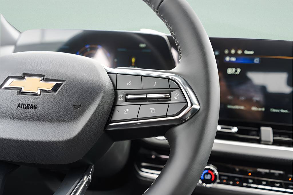 New 2026 Chevrolet Equinox LT w/ Convenience Package II FWD image 11