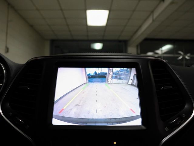 Certified 2021 Jeep Cherokee Latitude Lux w/ Comfort/Convenience Group image 15