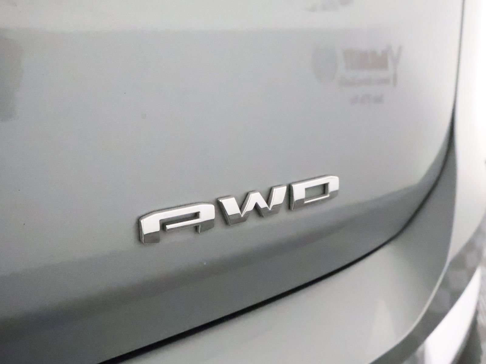 Used 2024 GMC Terrain SLT image 30