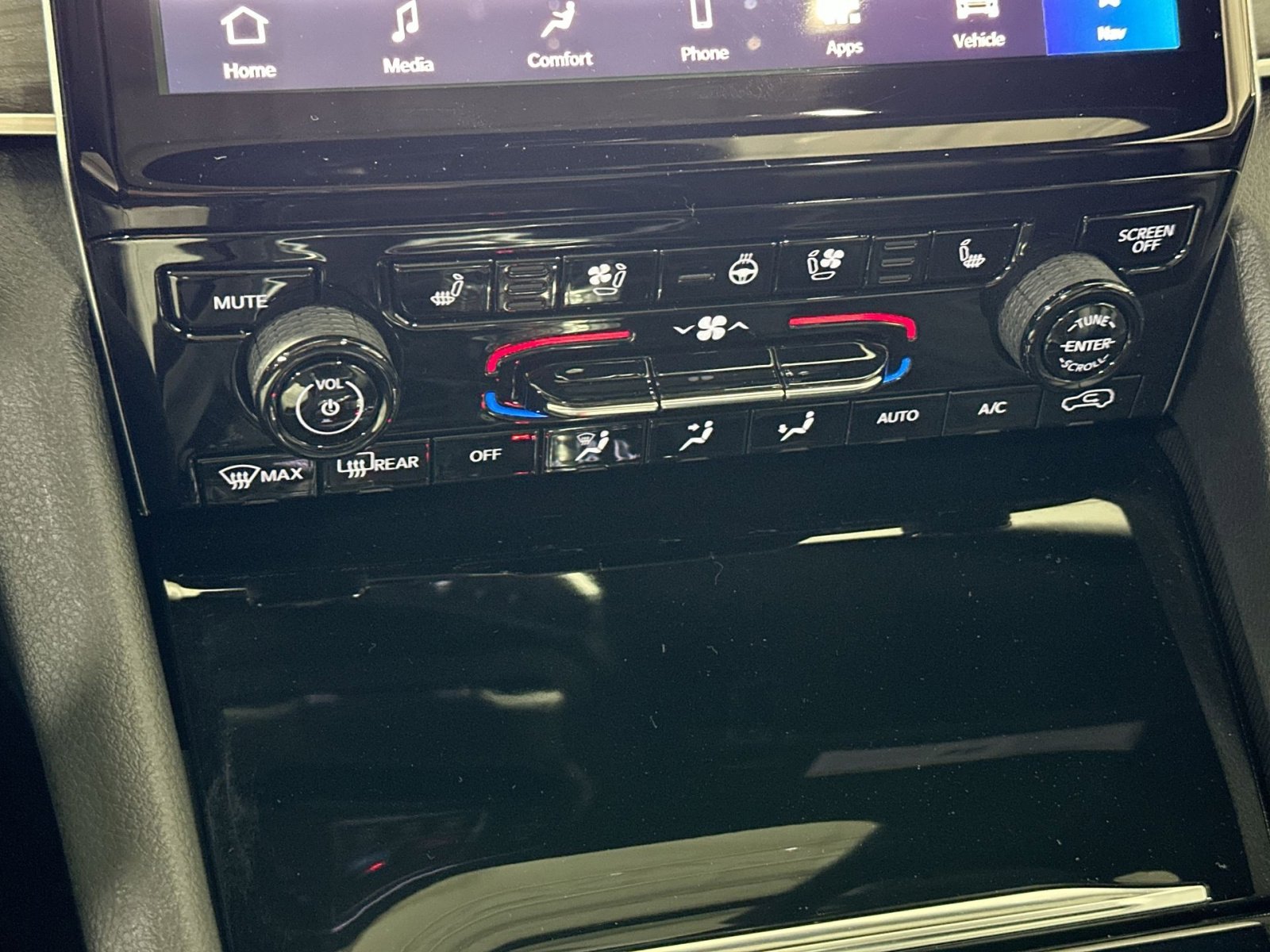 Used 2025 Jeep Grand Cherokee Limited w/ Luxury Tech Group II image 25