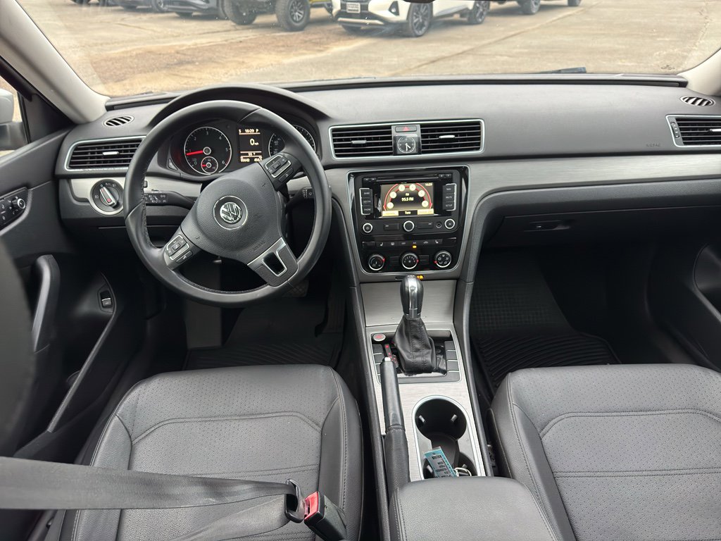 Used 2014 Volkswagen Passat TDI SE image 11