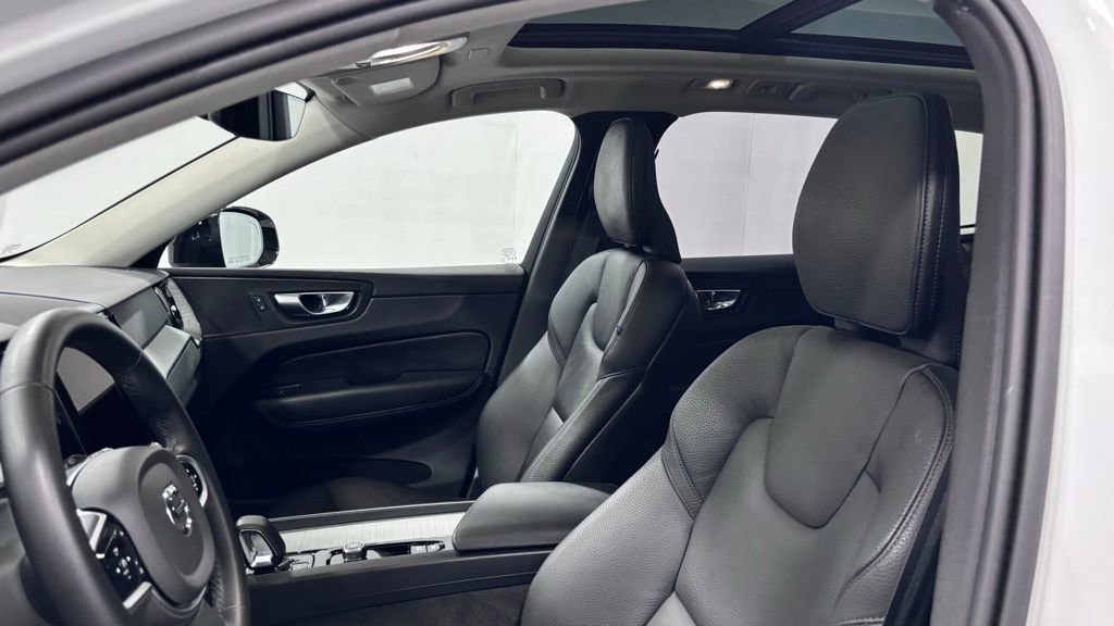 Certified 2025 Volvo XC60 B5 Plus image 12
