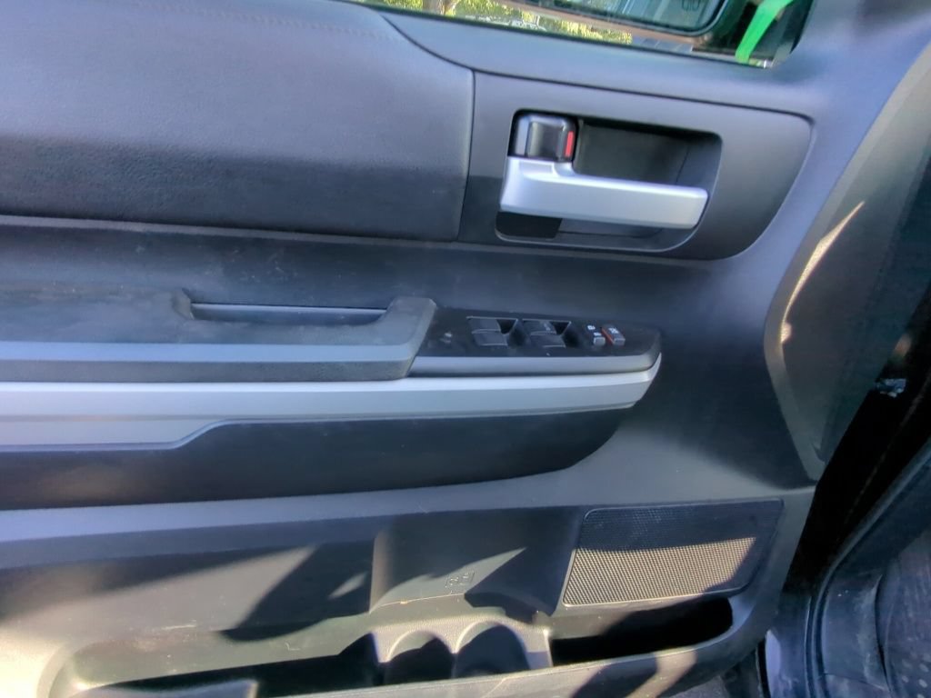 Used 2018 Toyota Tundra SR5 w/ SR5 Upgrade Package AWD/4WD image 8
