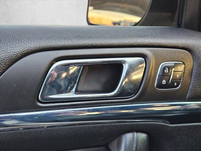 Used 2015 Lincoln MKS FWD image 23