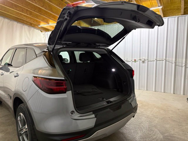Used 2025 Chevrolet Blazer LT FWD image 9