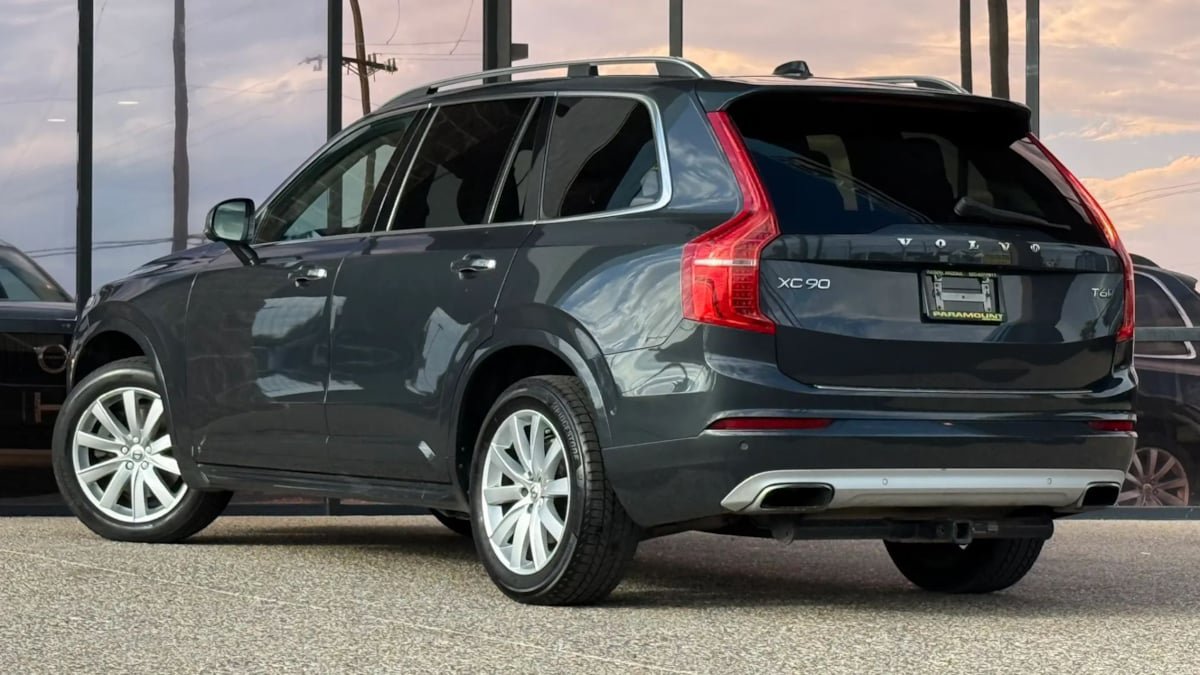 Used 2017 Volvo XC90 T6 Momentum w/ Vision Package AWD/4WD image 7