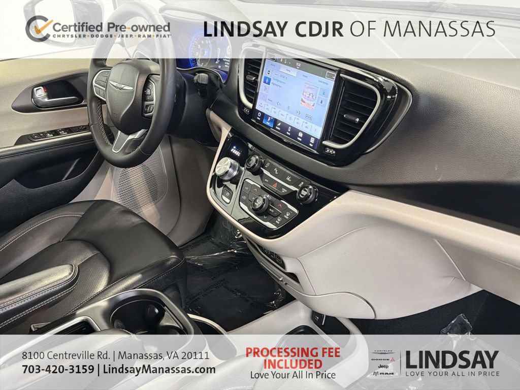 Used 2024 Chrysler Pacifica Touring-L FWD image 12