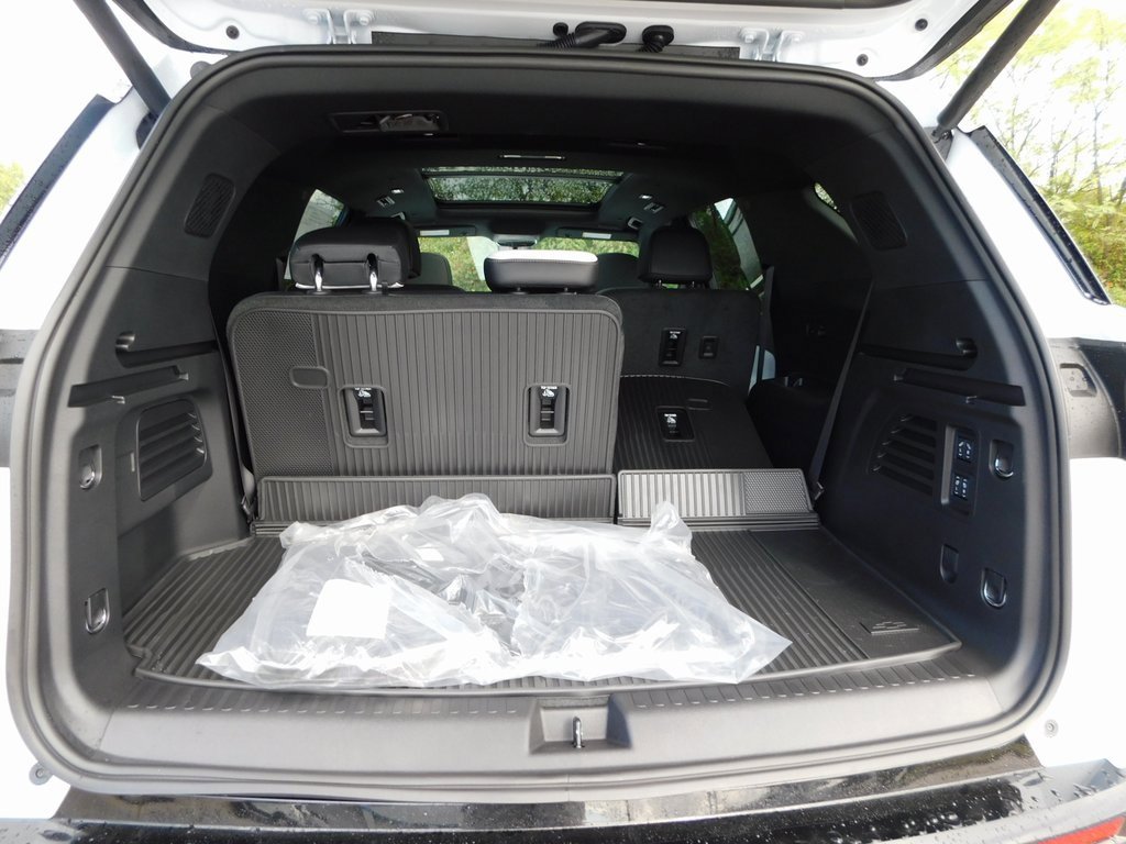 New 2026 Chevrolet Traverse High Country w/ LPO, Floor Liner Package image 26