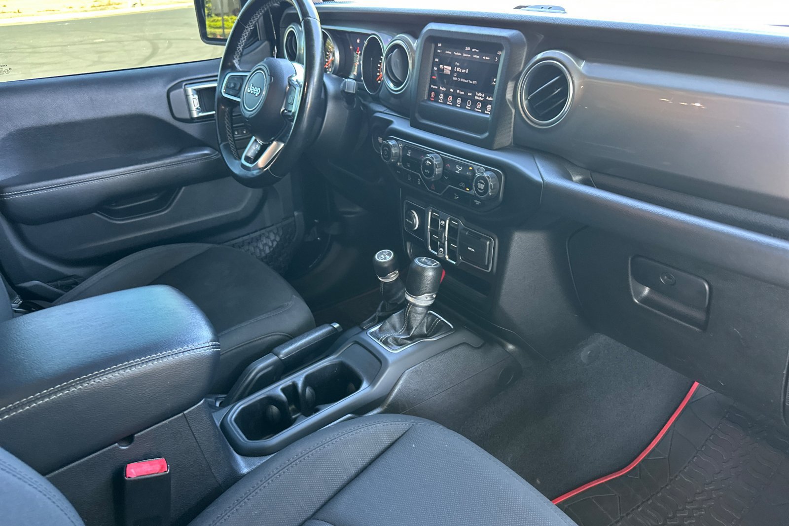 Used 2020 Jeep Wrangler Unlimited Sahara AWD/4WD image 13