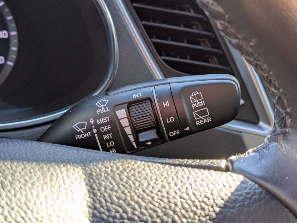 Used 2017 Hyundai Santa Fe Limited image 22