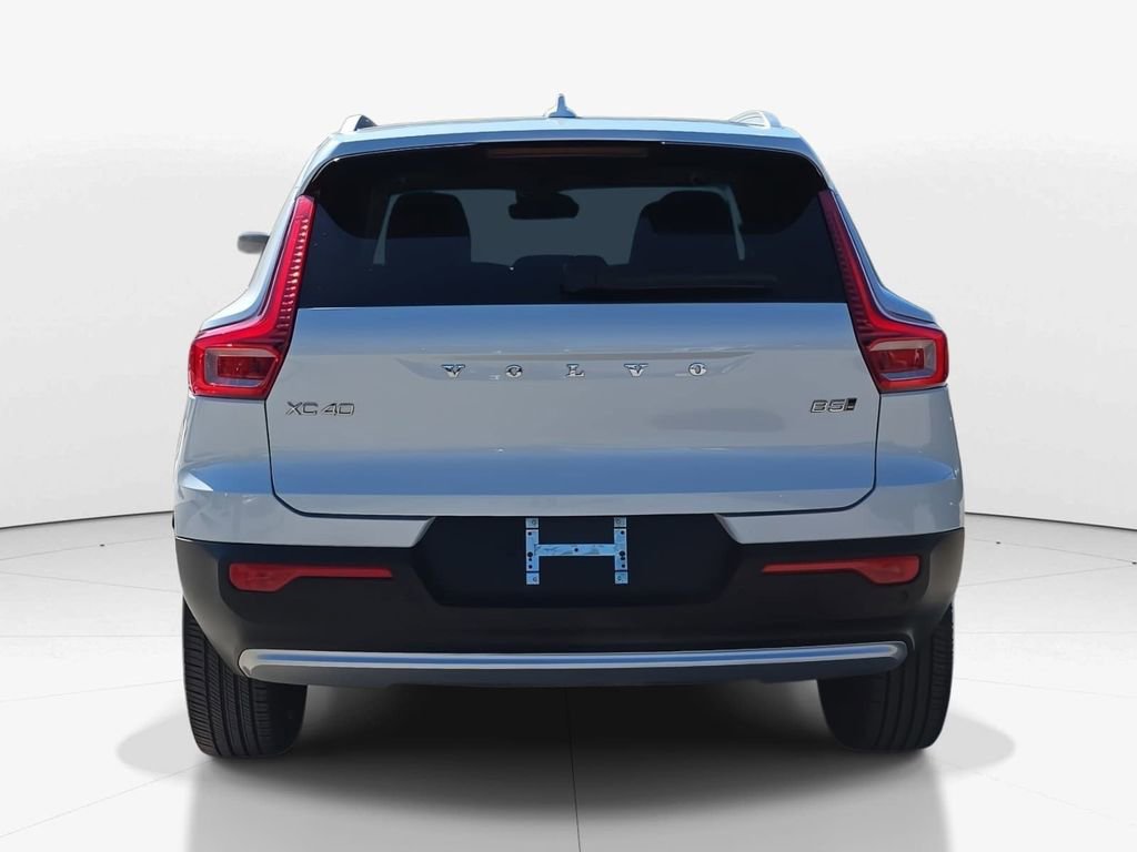 Used 2023 Volvo XC40 B5 Plus w/ Driver Assist Package image 6