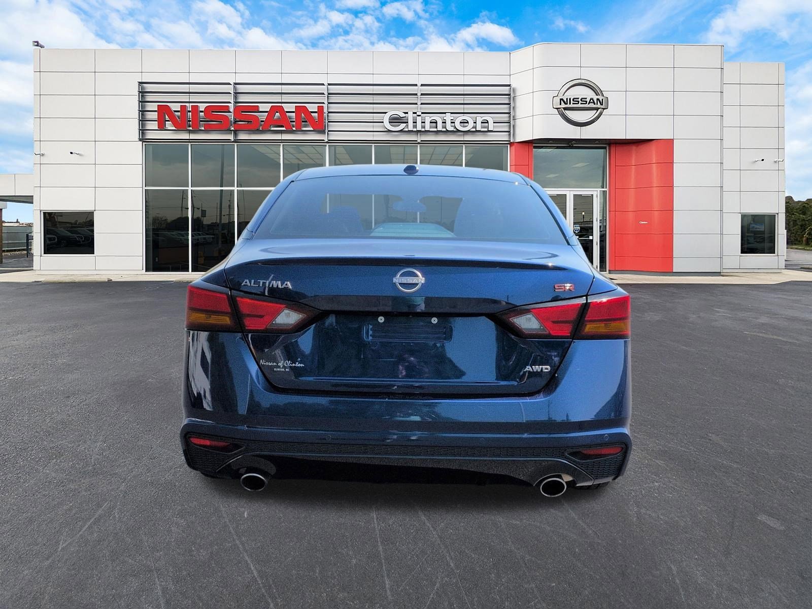 Used 2024 Nissan Altima 2.5 SR w/ SR Premium Package AWD/4WD image 4