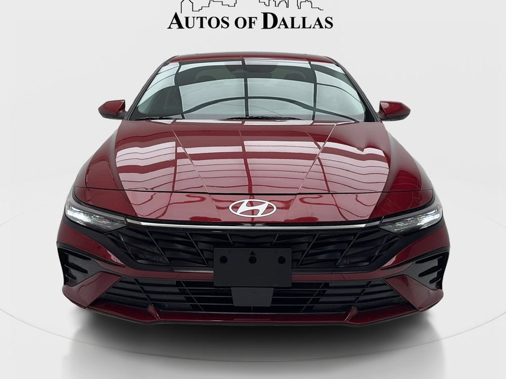 Used 2025 Hyundai Elantra SEL FWD image 3