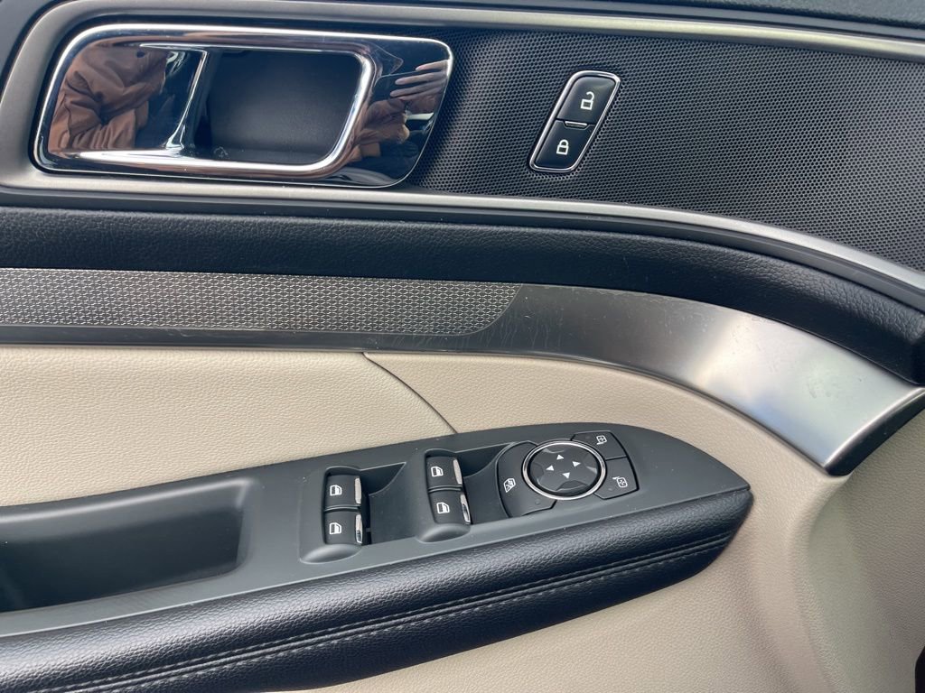 Used 2018 Ford Explorer XLT w/ Equipment Group 201A image 32