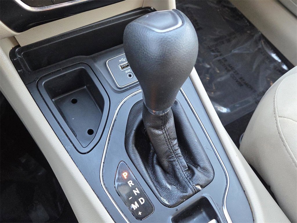 Used 2019 Jeep Cherokee Latitude w/ Popular Appearance Group image 25