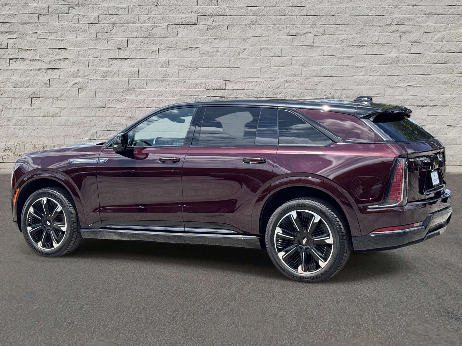 Certified 2025 Cadillac Escalade IQ Sport 2 AWD/4WD image 3