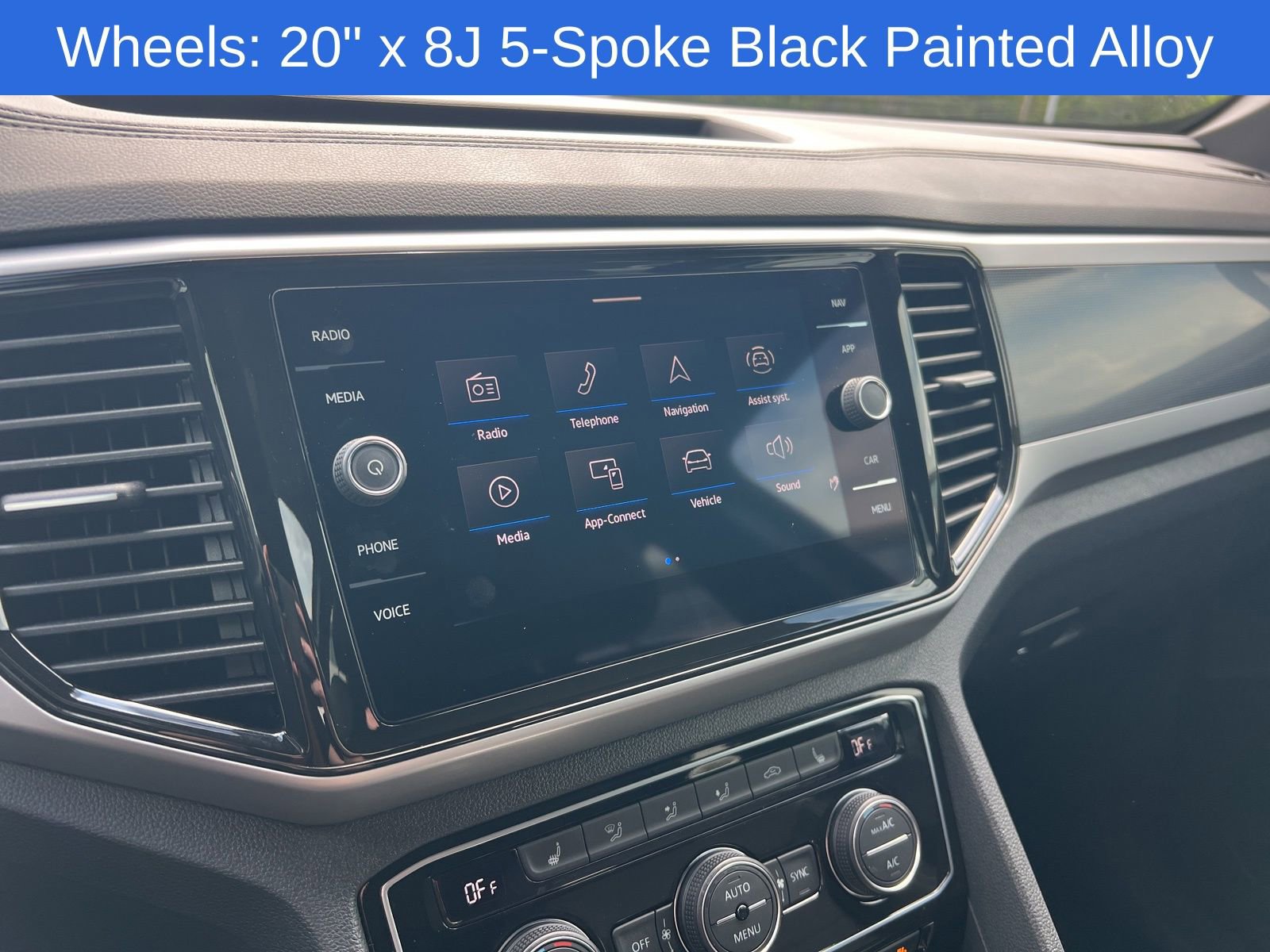 Certified 2023 Volkswagen Atlas Cross Sport SEL R-Line AWD/4WD image 18