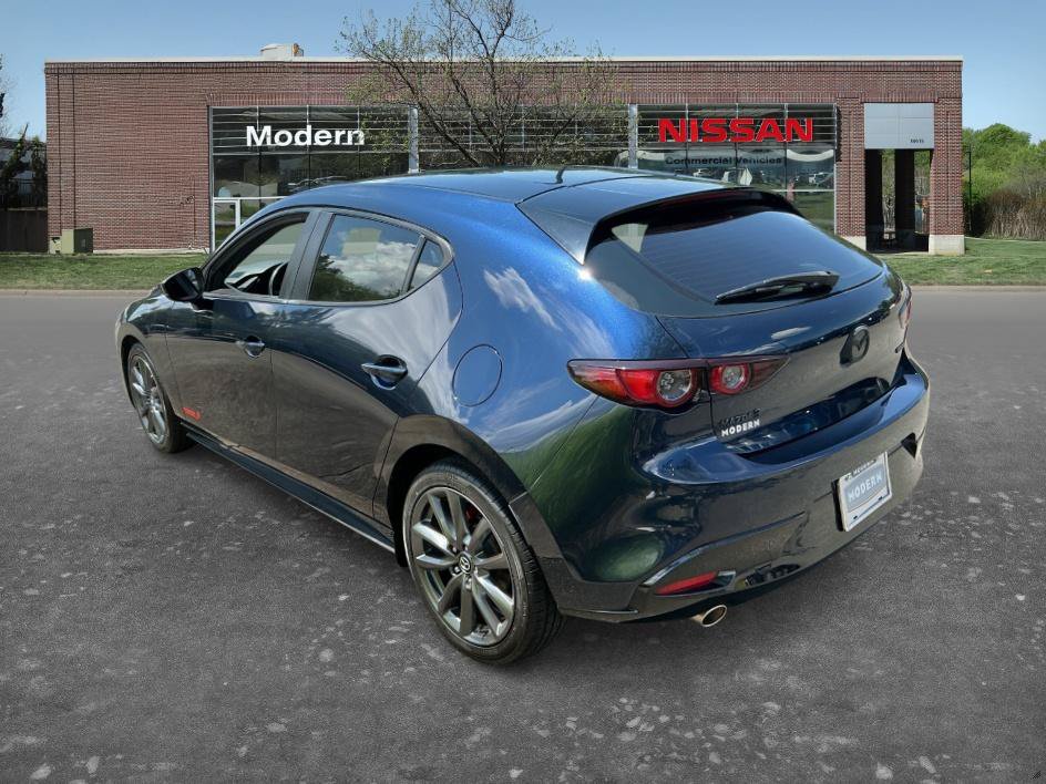 Used 2019 MAZDA MAZDA3 Hatchback FWD image 2
