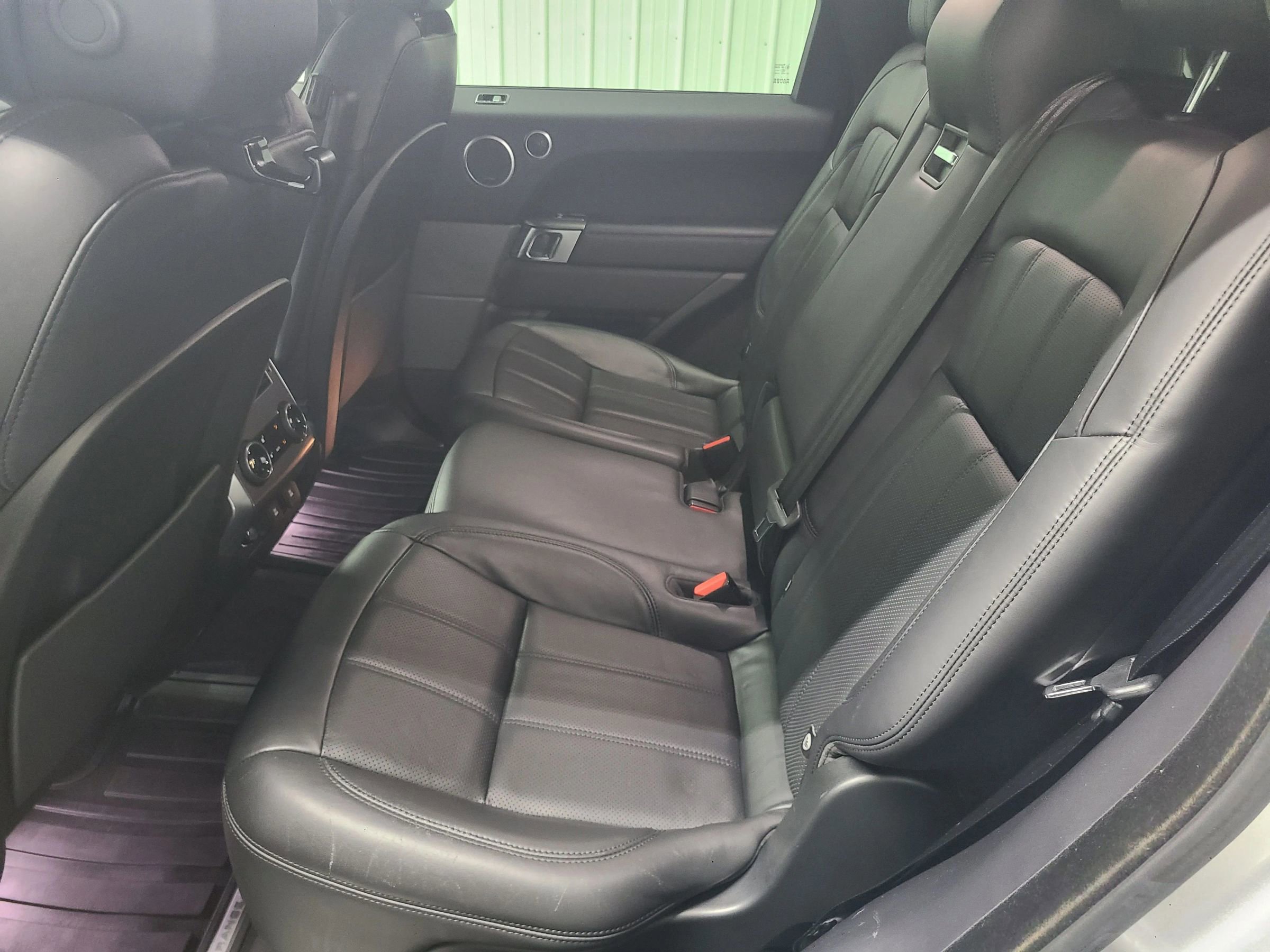 Used 2018 Land Rover Range Rover Sport HSE image 39