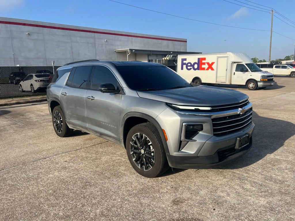 Used 2026 Chevrolet Traverse LT w/ Sun and Wheel Package FWD image 5