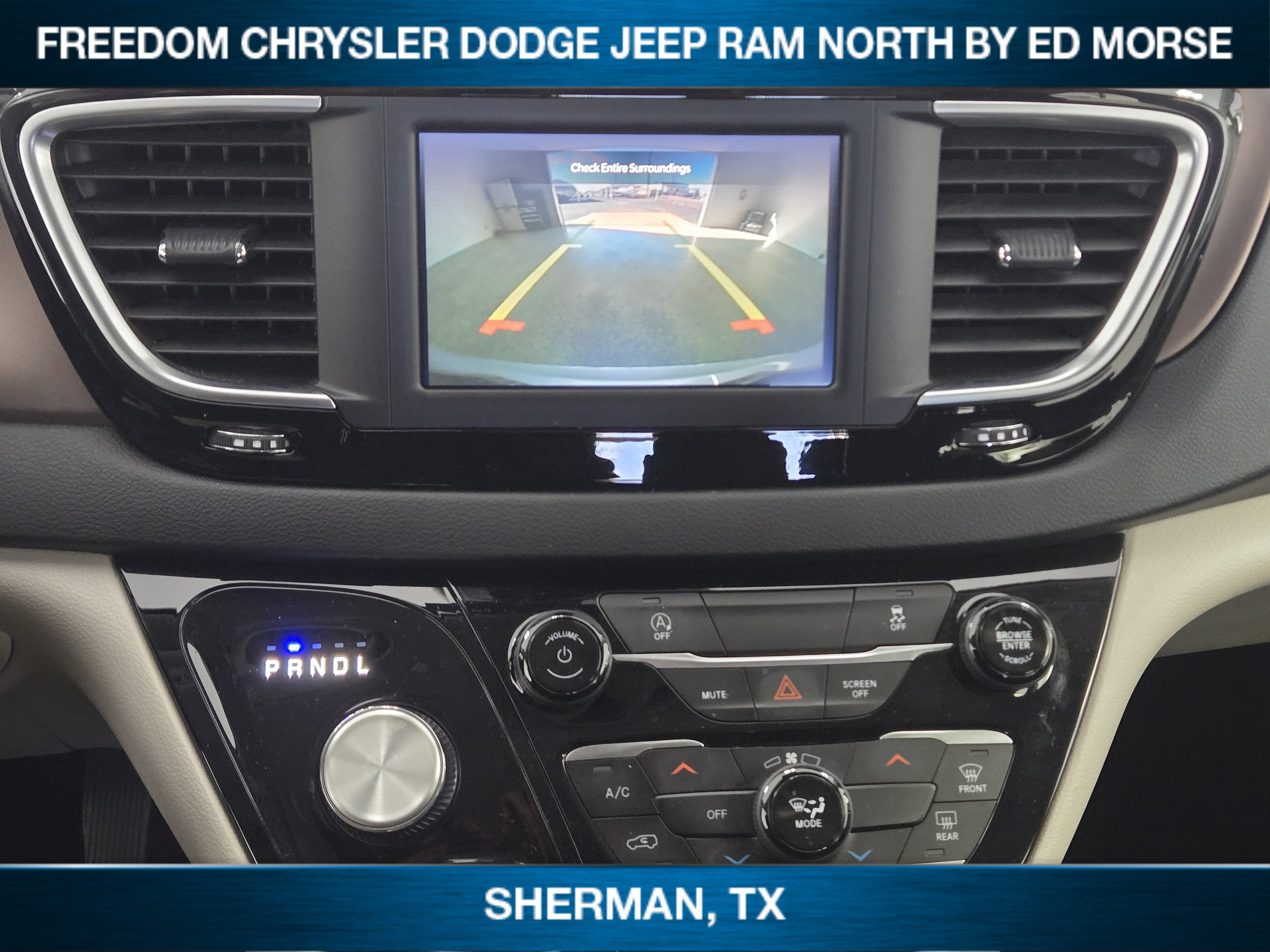 Used 2023 Chrysler Voyager LX image 12